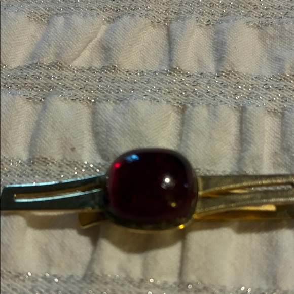 Vintage Gold colored Tie Clip with Red Stone - Picture 3 of 3